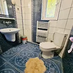 Naskarpie Jacuzzi Sauna Basen ヴィスワ