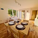 Naskarpie Jacuzzi Sauna Basen * Wisła