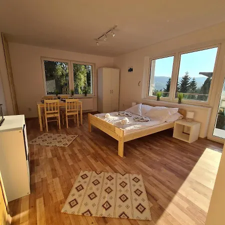 Naskarpie Jacuzzi Sauna Basen *