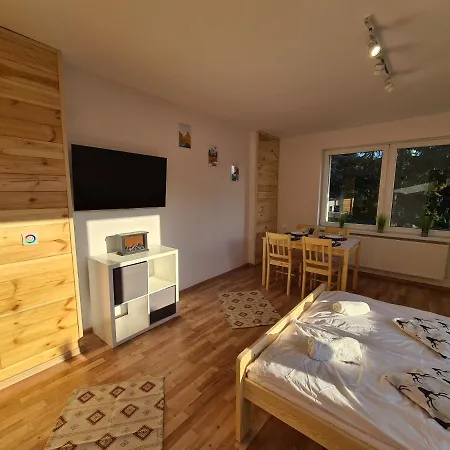 Naskarpie Jacuzzi Sauna Basen Апартаменты