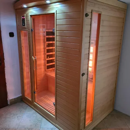 Naskarpie Jacuzzi Sauna Basen Апартаменты *