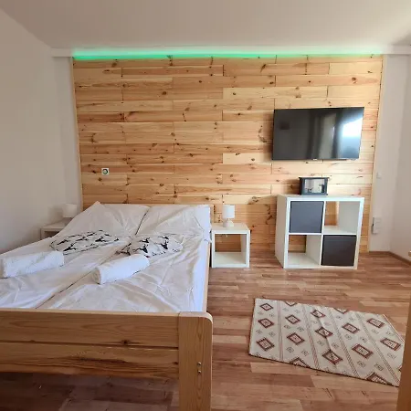 Naskarpie Jacuzzi Sauna Basen *