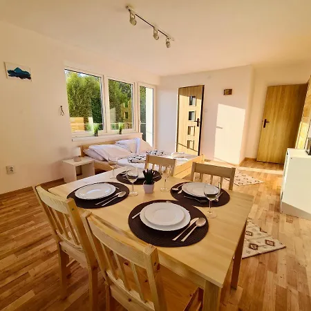 Naskarpie Jacuzzi Sauna Basen * Wisła