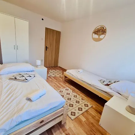 Naskarpie Jacuzzi Sauna Basen * Wisla