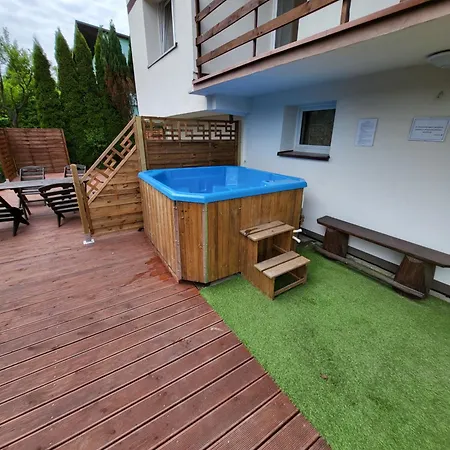 Naskarpie Jacuzzi Sauna Basen Visla