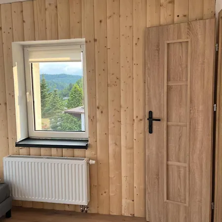 Naskarpie Jacuzzi Sauna Basen Апартаменты