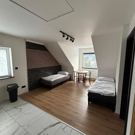 Naskarpie Jacuzzi Sauna Basen * Wisła