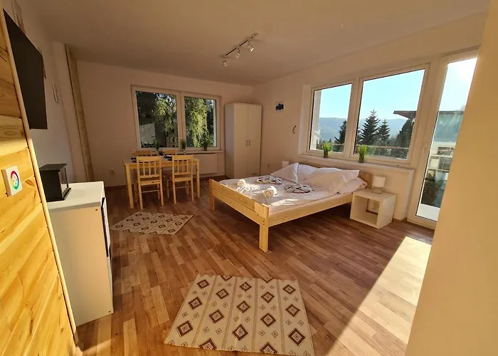 Naskarpie Jacuzzi Sauna Basen *