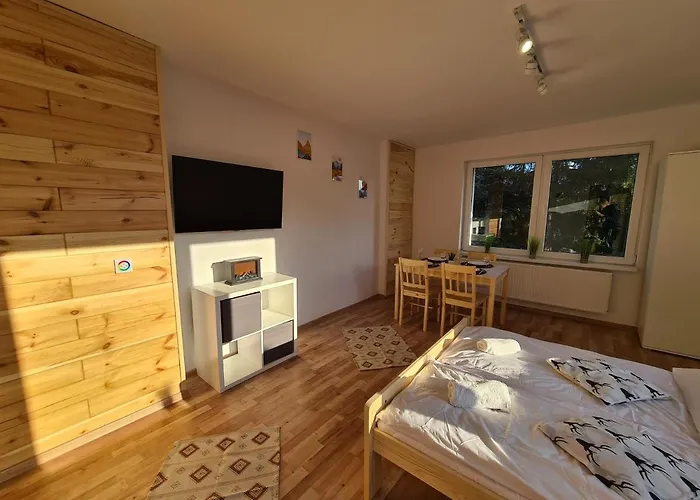 Naskarpie Jacuzzi Sauna Basen شقة