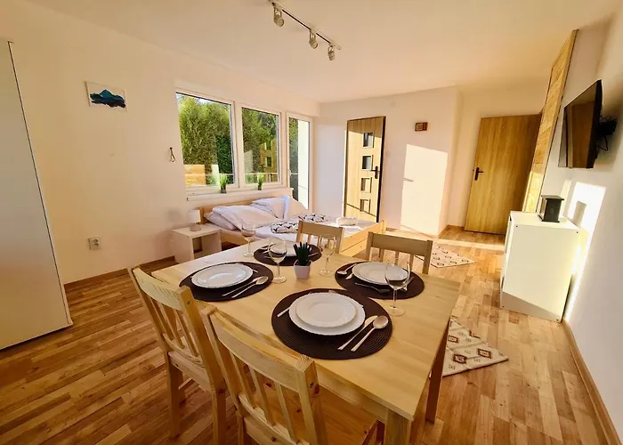 Naskarpie Jacuzzi Sauna Basen * فيسلا