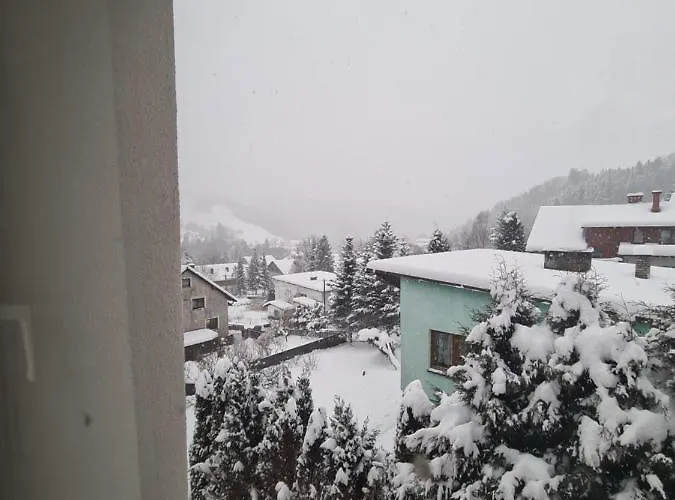 Naskarpie Jacuzzi Sauna Basen ויסלאו