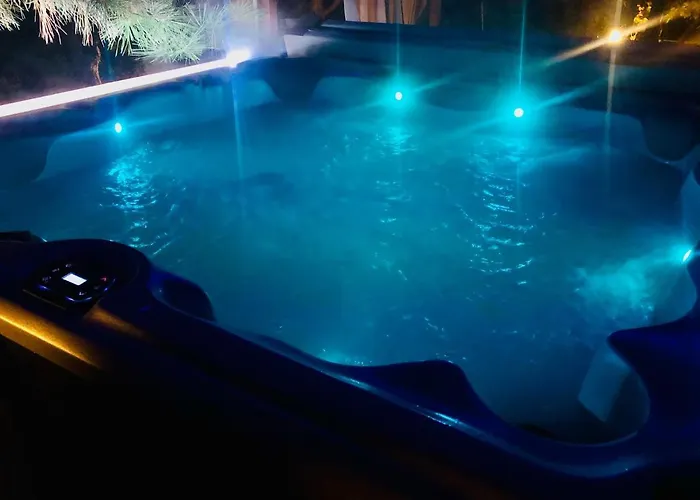 شقة Naskarpie Jacuzzi Sauna Basen *