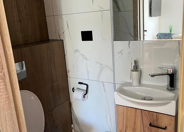 Naskarpie Jacuzzi Sauna Basen *